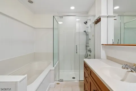 $465,000 | 46 Pembroke Drive, Mendham, NJ 07945