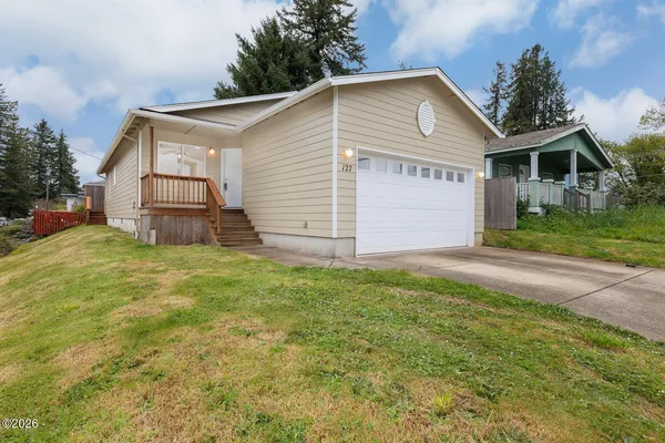 $379,500 | 127 Southeast Elder Street, Toledo, OR 97391