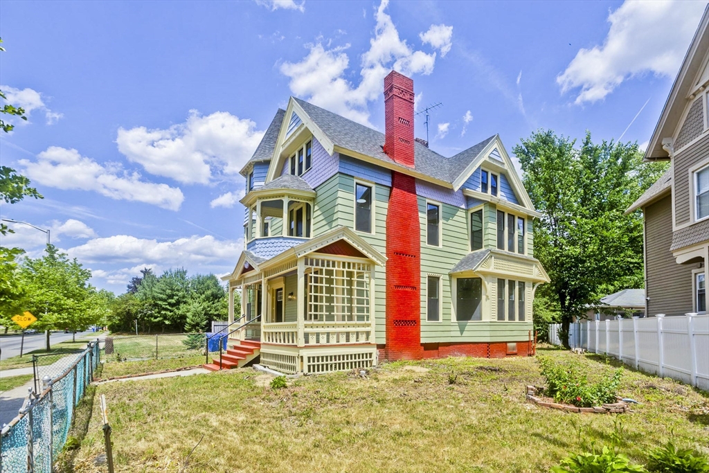 205 St James Avenue Springfield, MA 01109 - Photo 2 of 28