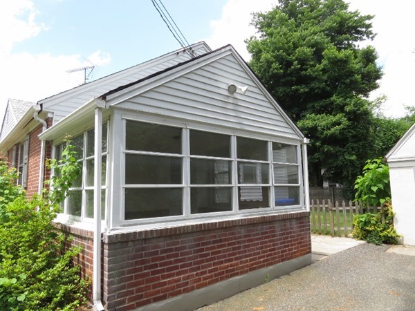 36 Lawn Street Springfield, MA 01108 - Photo 8 of 15