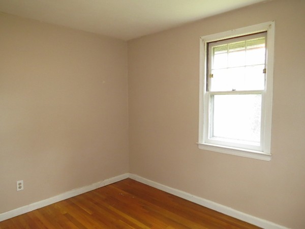 36 Lawn Street Springfield, MA 01108 - Photo 9 of 15