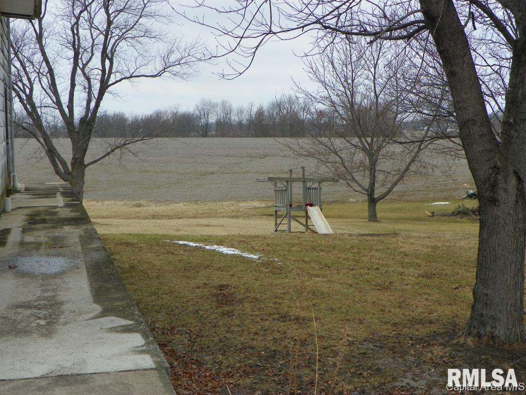1639 Sandusky Road Jacksonville, IL 62650 - Photo 4 of 24