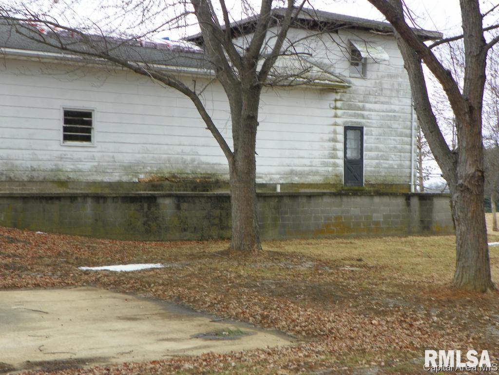 1639 Sandusky Road Jacksonville, IL 62650 - Photo 6 of 24