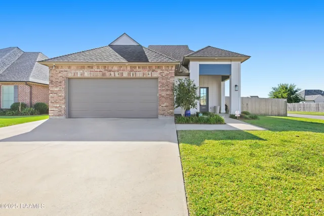 $340,000 | 400 Misty Wind Drive, Broussard, LA 70518