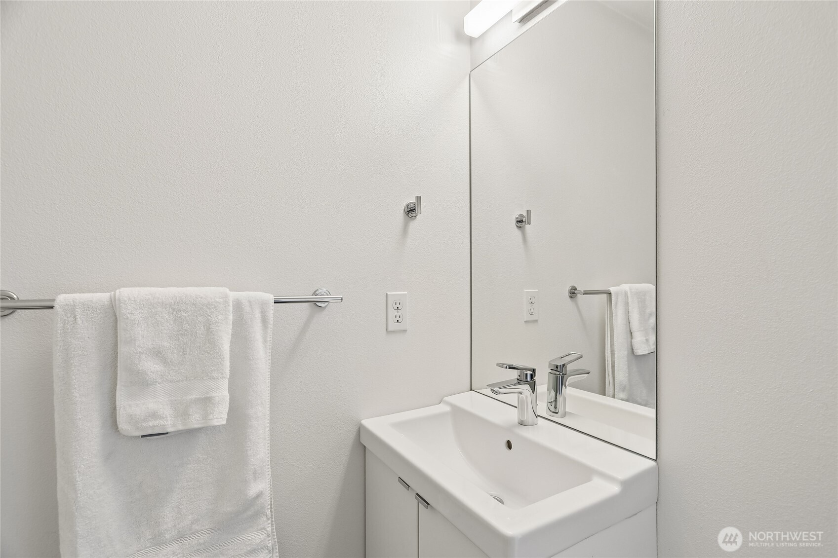 3913 Southwest Hudson Street Seattle, WA 98136 - Photo 16 of 27