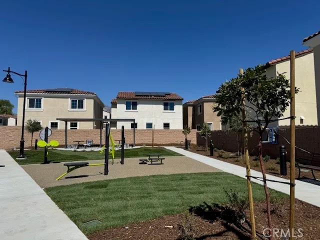 a view of a house with backyard and a tree
