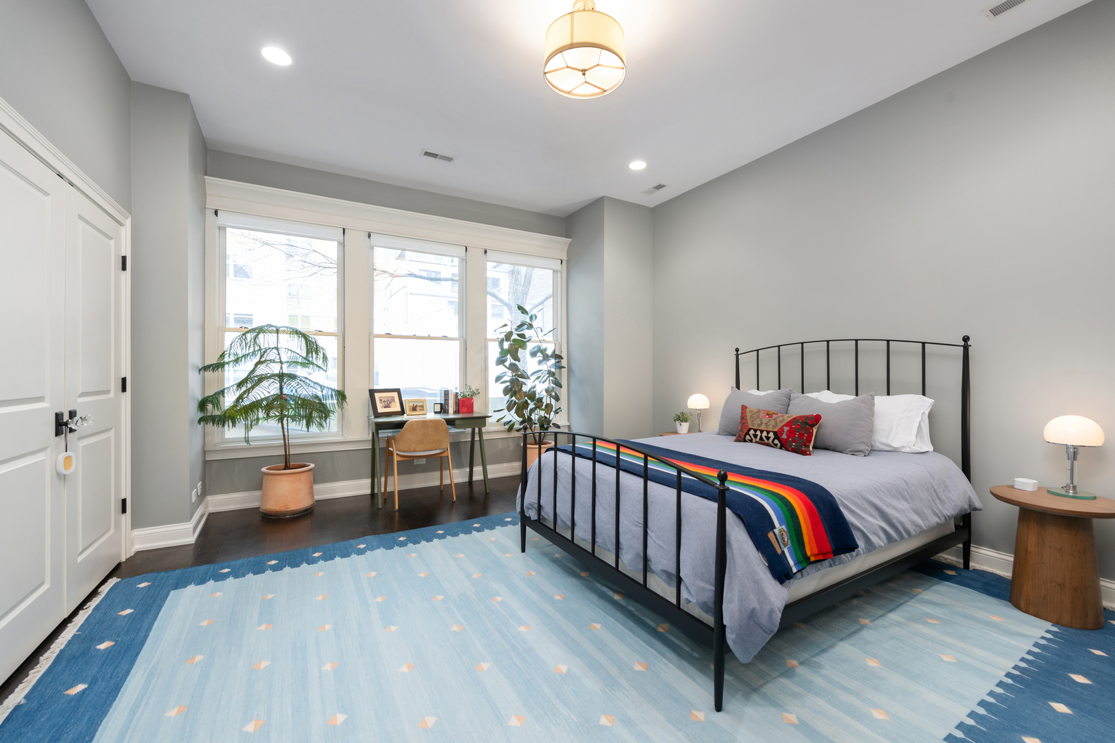 41 East Elm Street Chicago, IL 60611 - Photo 30 of 50 a bed room with a bed and a window