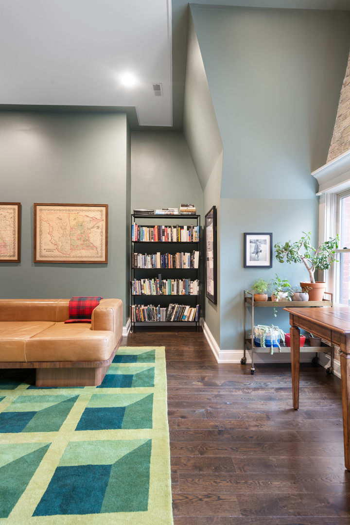 41 East Elm Street Chicago, IL 60611 - Photo 34 of 50 a living room with furniture and a flat screen tv