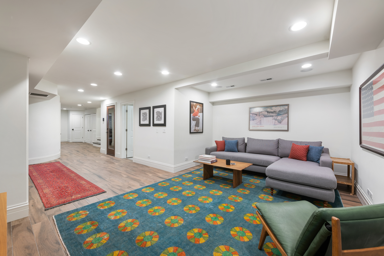 41 East Elm Street Chicago, IL 60611 - Photo 45 of 50 a living room with furniture and a couch