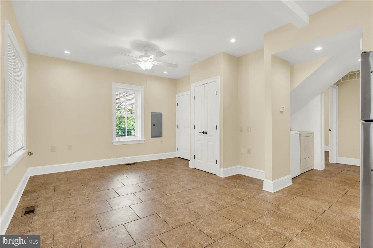 301 Boxwood Road Wilmington, DE 19804 - Photo 13 of 50 1st Floor 2-Bedroom Apt - Living Room