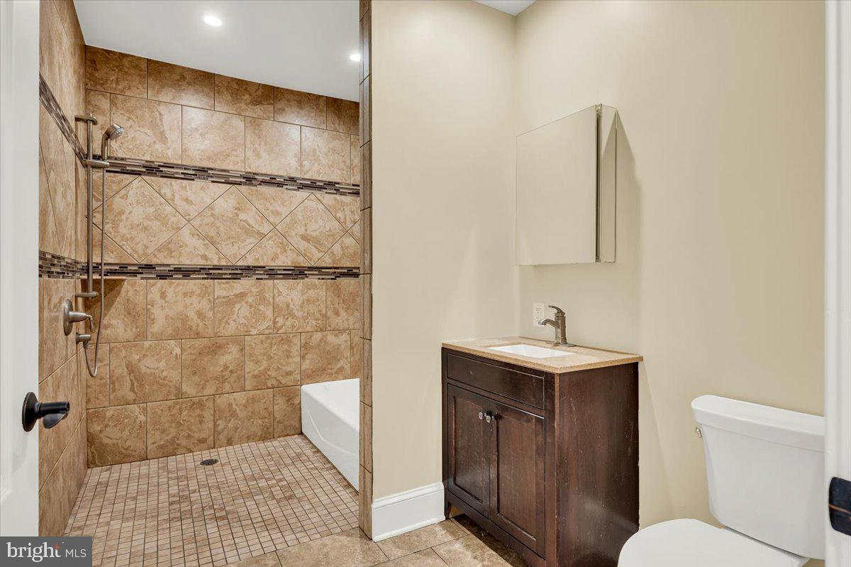 301 Boxwood Road Wilmington, DE 19804 - Photo 15 of 50 1st Floor 2-Bedroom Apt - Bathroom
