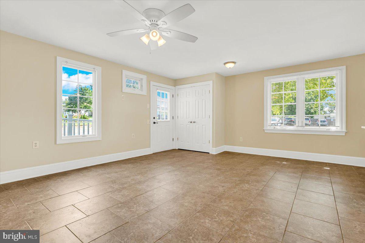 301 Boxwood Road Wilmington, DE 19804 - Photo 22 of 50 1st Floor Bonus Room with Full Bath