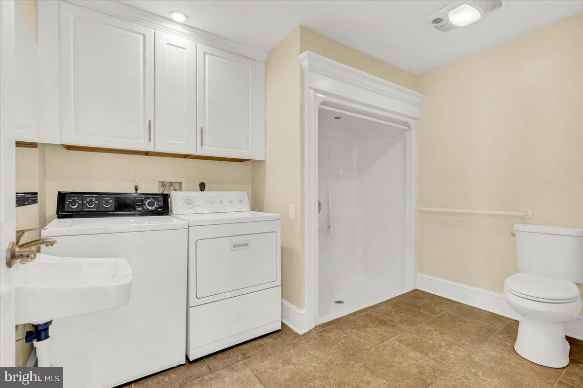 301 Boxwood Road Wilmington, DE 19804 - Photo 24 of 50 1st Floor Bonus Room with Full Bath