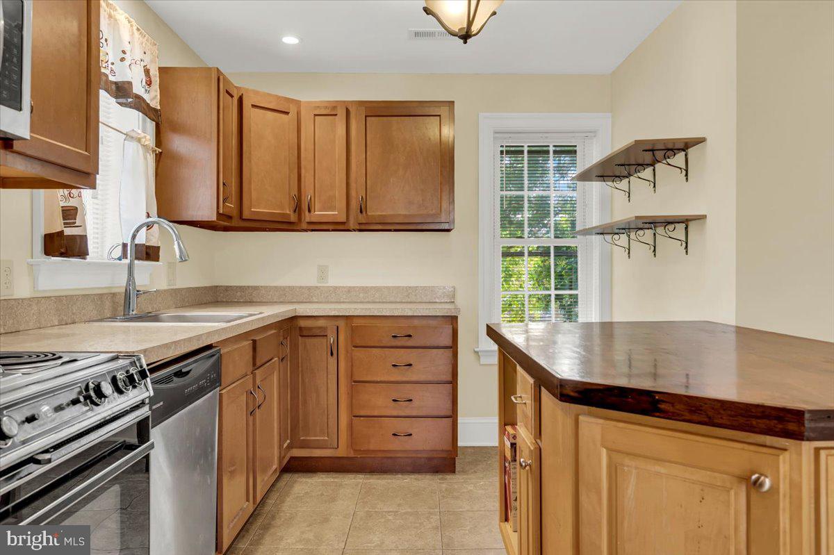 301 Boxwood Road Wilmington, DE 19804 - Photo 30 of 50 2nd Floor 2-Bedroom Apt - Kitchen