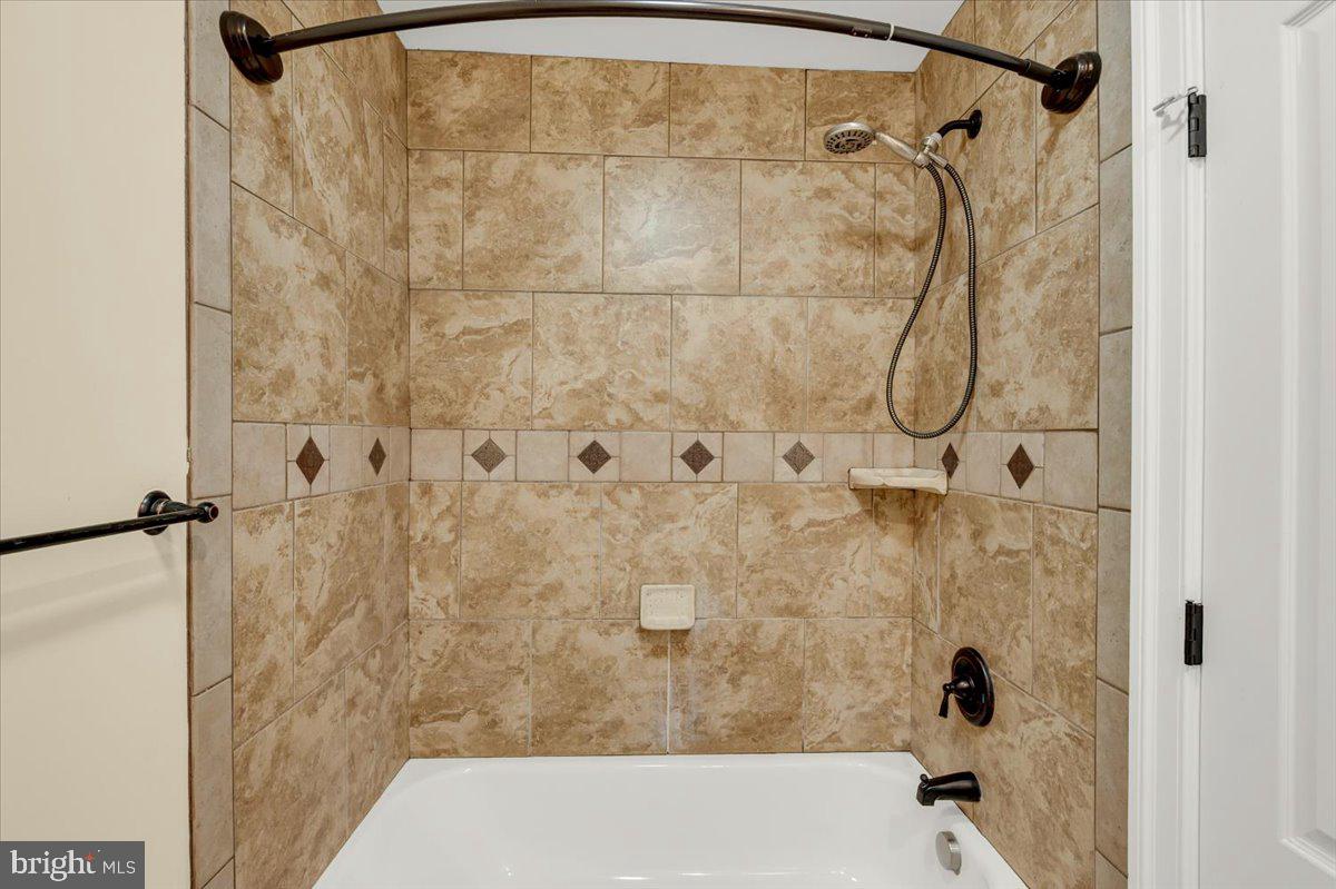 301 Boxwood Road Wilmington, DE 19804 - Photo 36 of 50 2nd Floor 2-Bedroom Apt - Bathroom