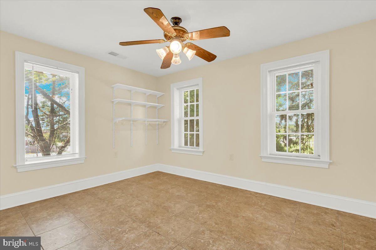 301 Boxwood Road Wilmington, DE 19804 - Photo 37 of 50 2nd Floor 2-Bedroom Apt - Bedroom 1
