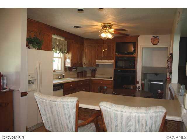 3829 River Road Hopewell, VA 23860 - Photo 3 of 12 Kitchen
