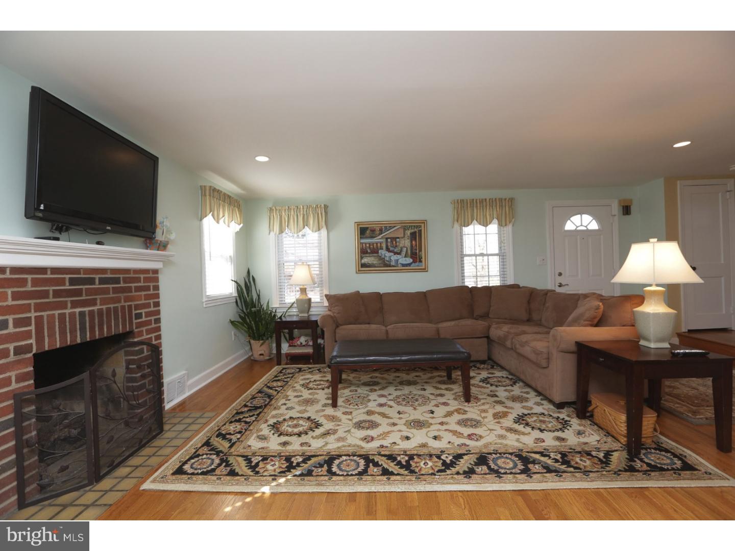 402 Crest Road Oreland, PA 19075 - Photo 8 of 25 Gallery Image 8