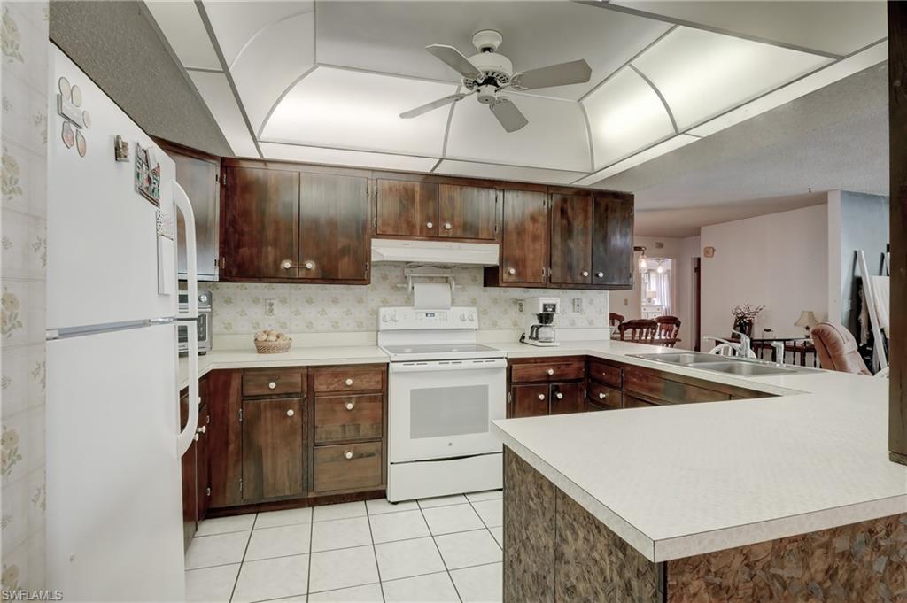 525 15th Street Southwest Naples, FL 34117 - Photo 12 of 35