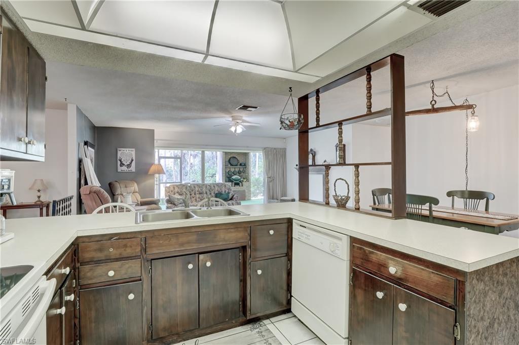 525 15th Street Southwest Naples, FL 34117 - Photo 13 of 35