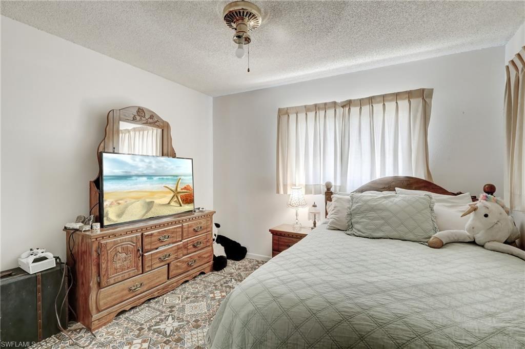 525 15th Street Southwest Naples, FL 34117 - Photo 22 of 35