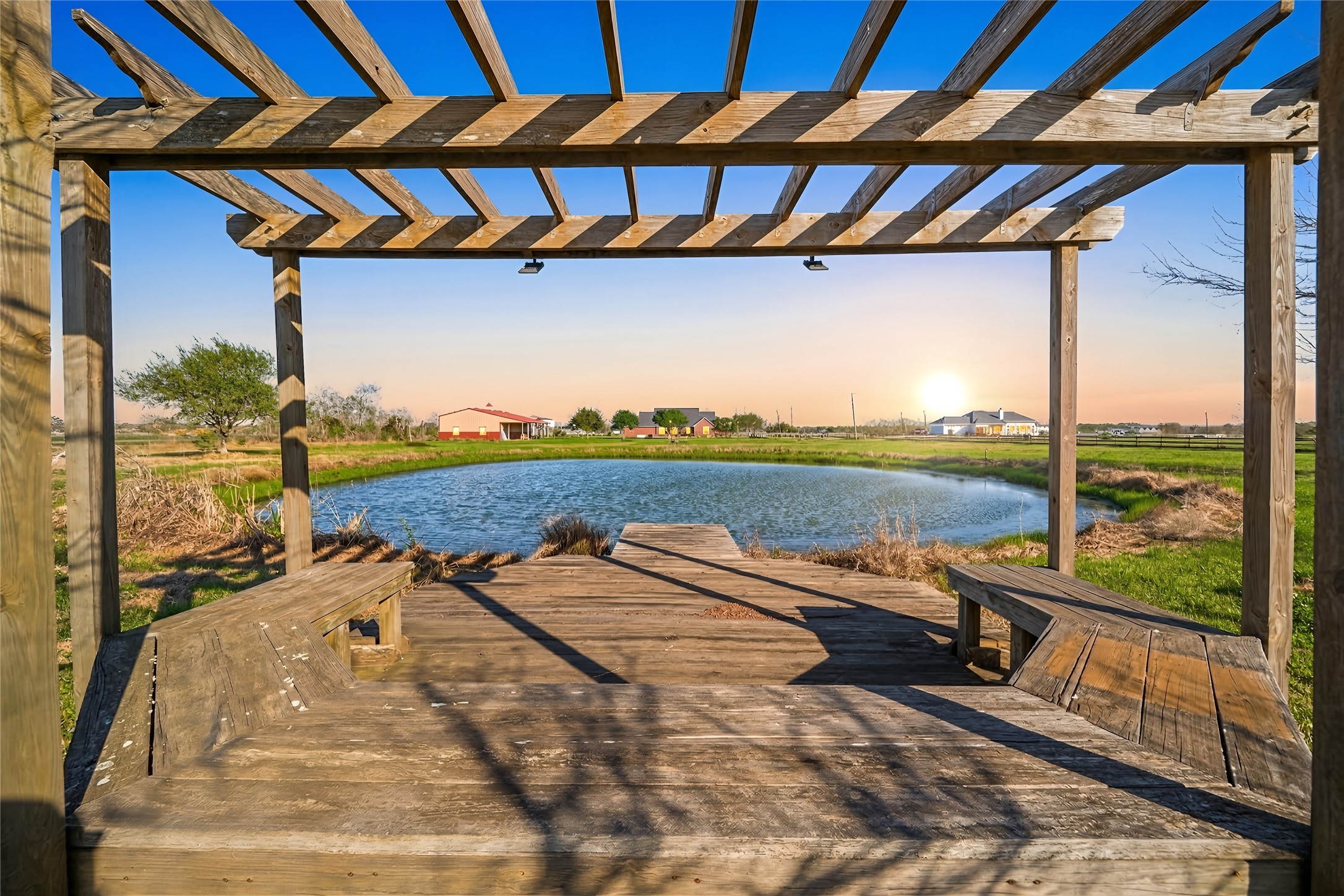 7740 Farm To Market 1462 Rosharon, TX 77583 - Photo 31 of 35 a view of a ocean from a balcony