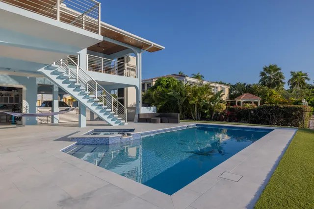 $4,200,000 | 241 12th Street, Key Colony Beach, FL 33051