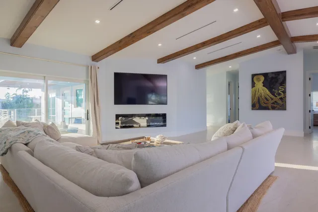 $4,200,000 | 241 12th Street, Key Colony Beach, FL 33051