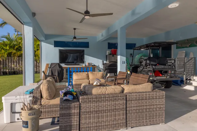 $4,200,000 | 241 12th Street, Key Colony Beach, FL 33051