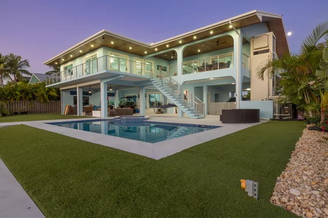 $4,200,000 | 241 12th Street, Key Colony Beach, FL 33051