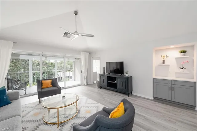 $525,000 | 434 Sugar Pine Lane, Naples, FL 34108