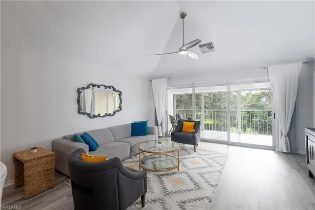 $525,000 | 434 Sugar Pine Lane, Naples, FL 34108