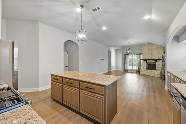 $2,300 | 300 Kelvington Drive, Anna, TX 75409