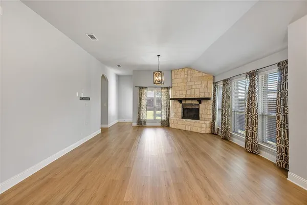 $2,300 | 300 Kelvington Drive, Anna, TX 75409