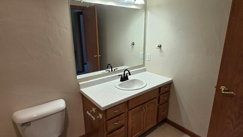 4725 Fox Grove Road Sheboygan, WI 53081 - Photo 20 of 47 Upper Level Full Bathroom