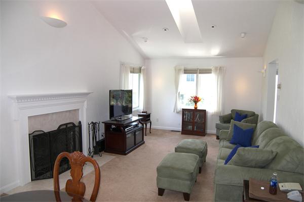 23 Raffaele Drive Waltham, MA 02452 - Photo 3 of 14 Gallery Image 3