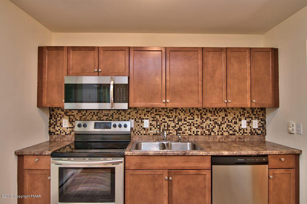 563 Edelweiss Road East Stroudsburg, PA 18302 - Photo 11 of 43 Kitchen