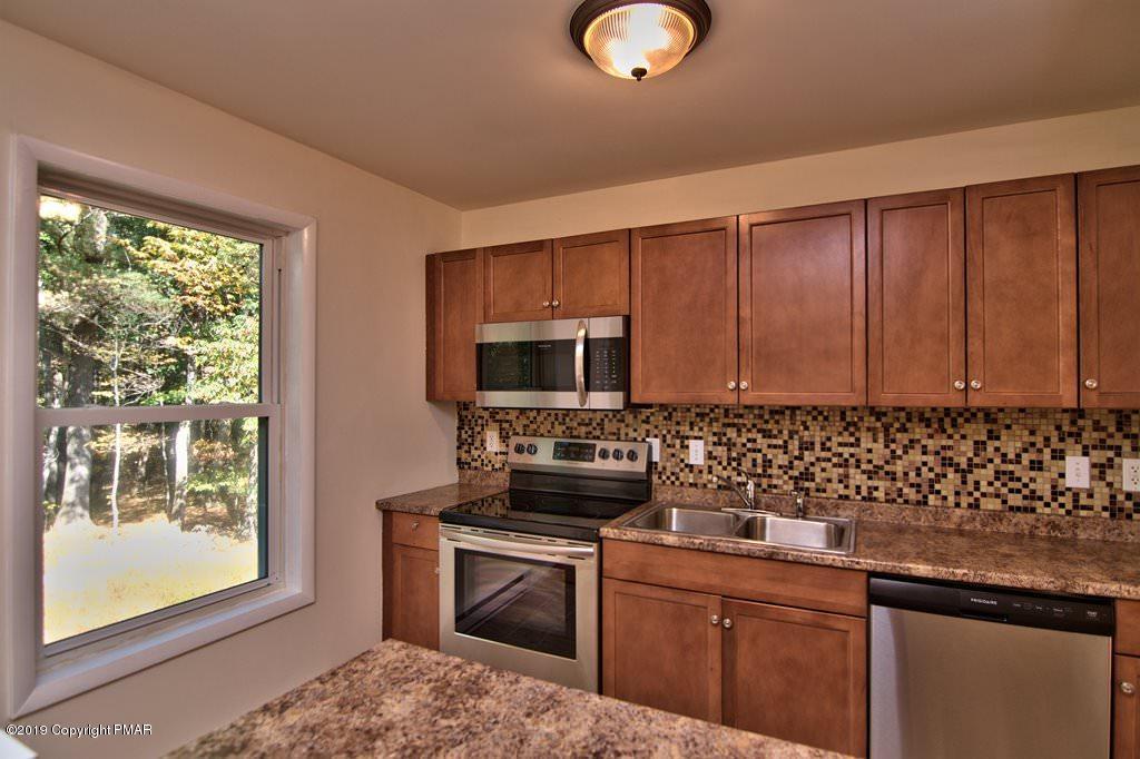 563 Edelweiss Road East Stroudsburg, PA 18302 - Photo 12 of 43 Kitchen