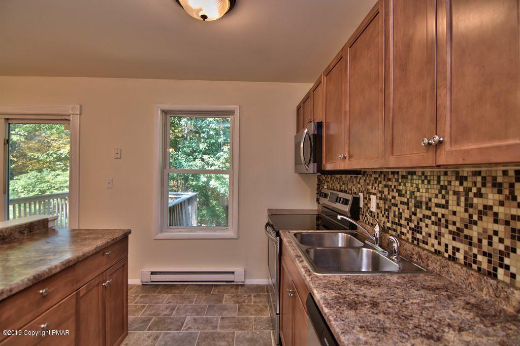 563 Edelweiss Road East Stroudsburg, PA 18302 - Photo 14 of 43 Kitchen