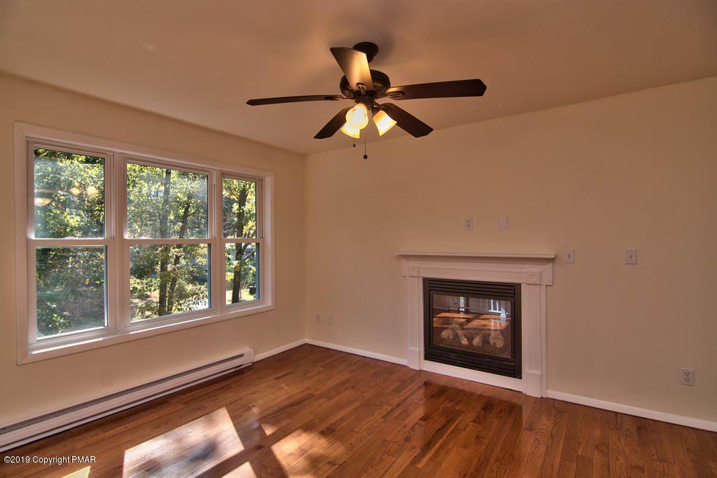563 Edelweiss Road East Stroudsburg, PA 18302 - Photo 2 of 43 Living Room