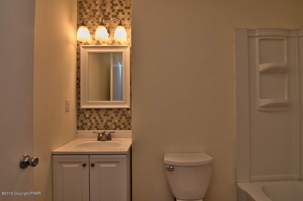 563 Edelweiss Road East Stroudsburg, PA 18302 - Photo 22 of 43 Bath