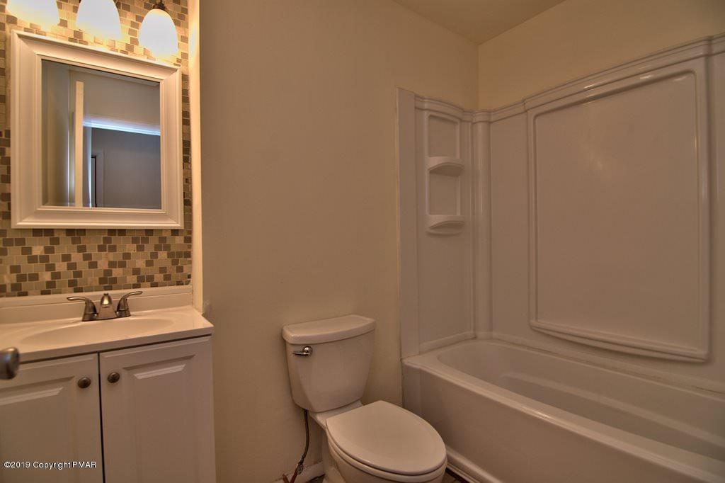 563 Edelweiss Road East Stroudsburg, PA 18302 - Photo 23 of 43 Bath