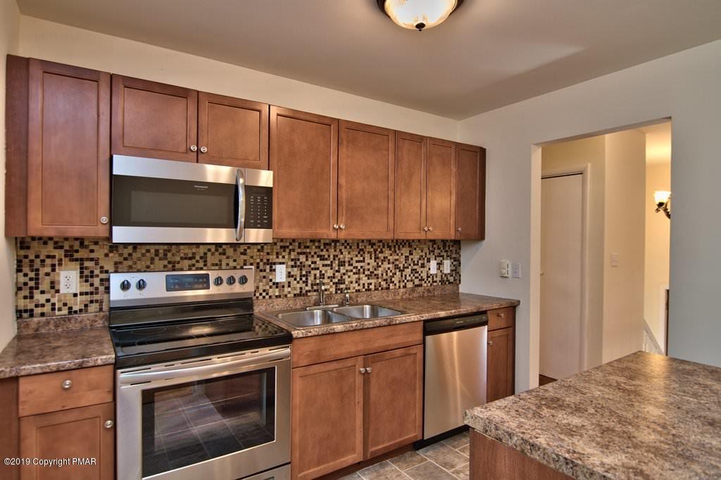 563 Edelweiss Road East Stroudsburg, PA 18302 - Photo 10 of 43 Kitchen