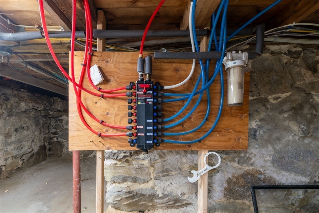 132 Maple Avenue Atkinson, NH 03811 - Photo 33 of 41 a view of an entryway