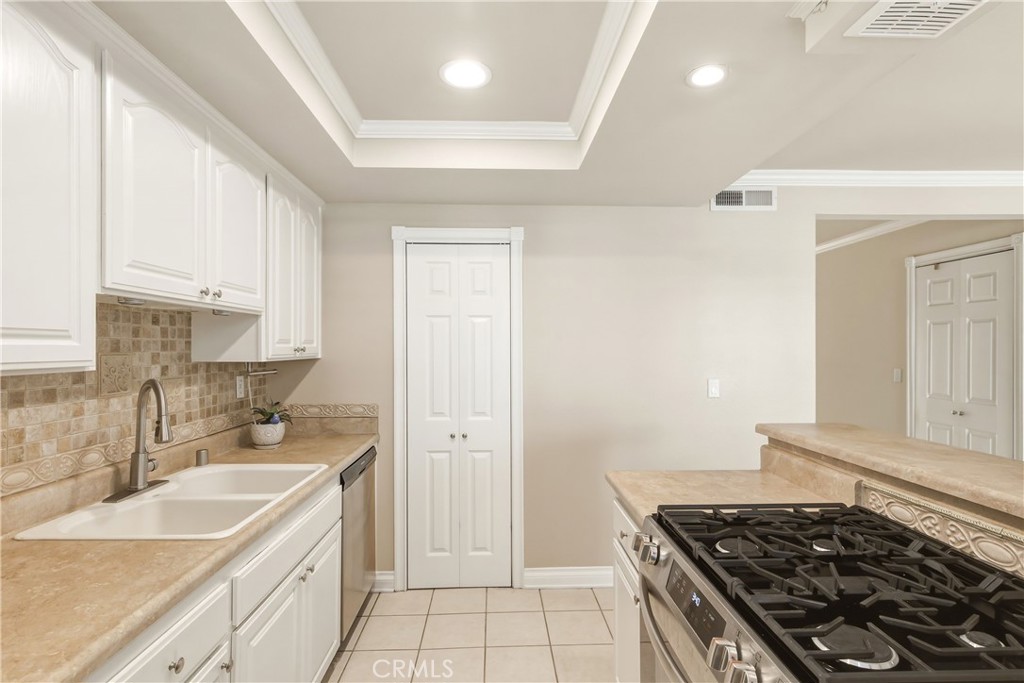 2615 Ruhland Avenue, Unit 15 Redondo Beach, CA 90278 - Photo 15 of 44