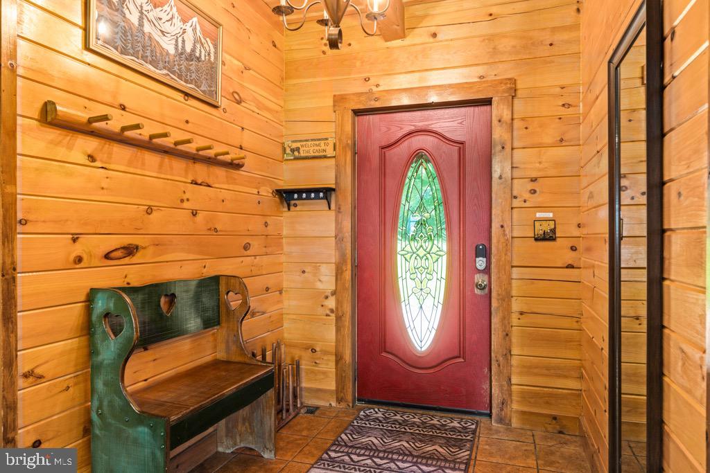 2702 Supinlick Ridge Road Mount Jackson, VA 22842 - Photo 21 of 65 Entry
