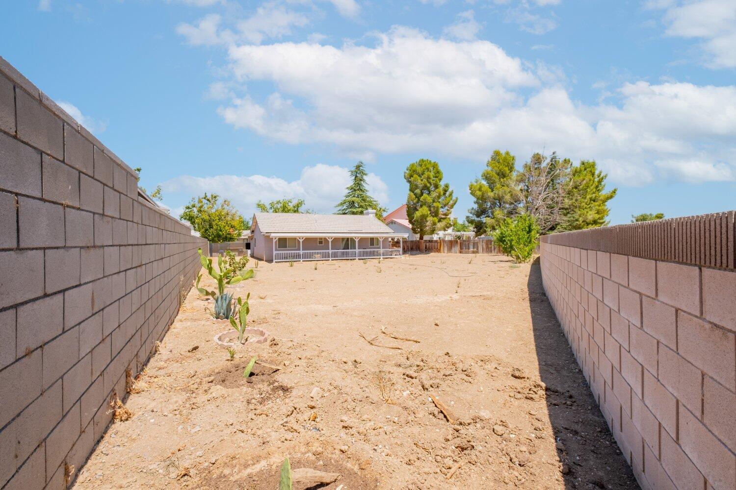 44628 Shadowcrest Drive Lancaster, CA 93536 - Photo 19 of 23 a view of a terrace with wooden fence