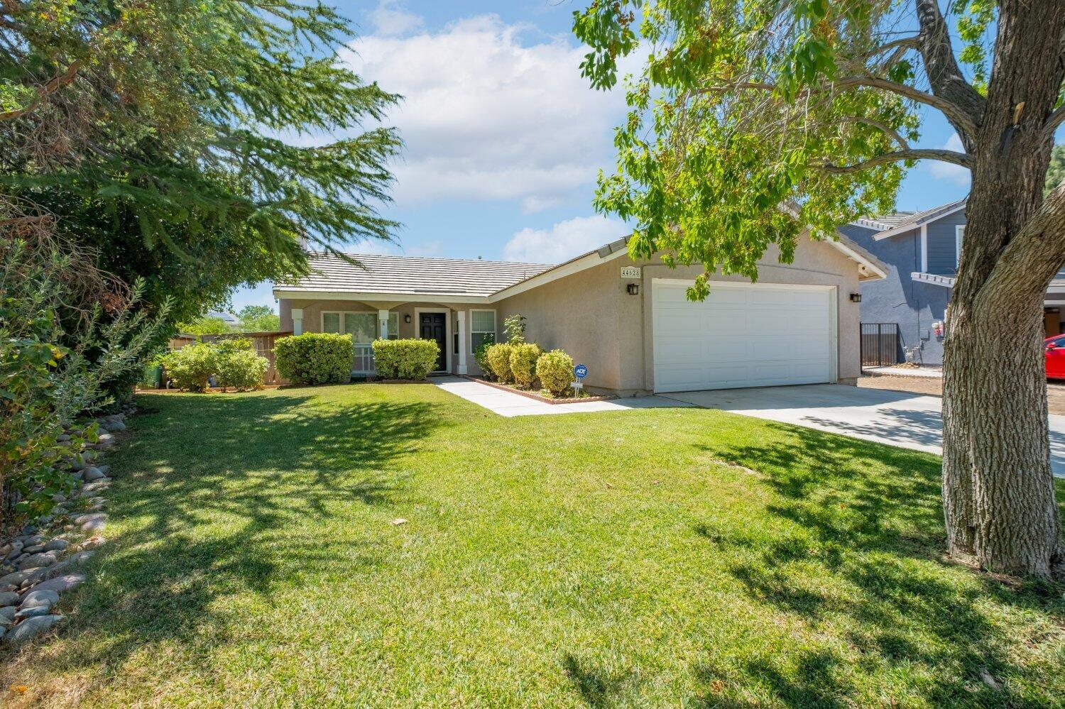 44628 Shadowcrest Drive Lancaster, CA 93536 - Photo 2 of 23 a house with garden in front of it