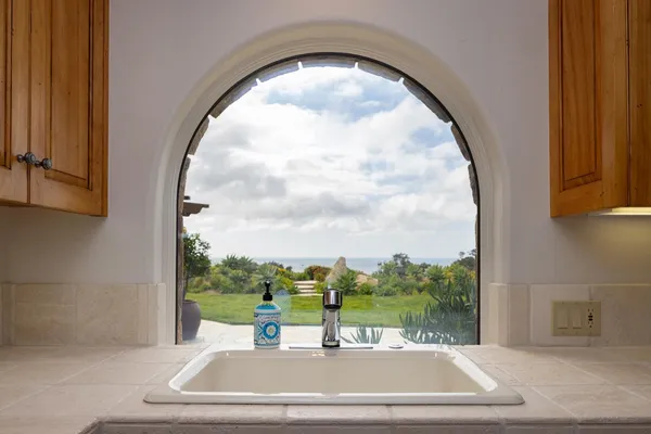 $13,500,000 | 31453 Highway 1, Carmel, CA 93923