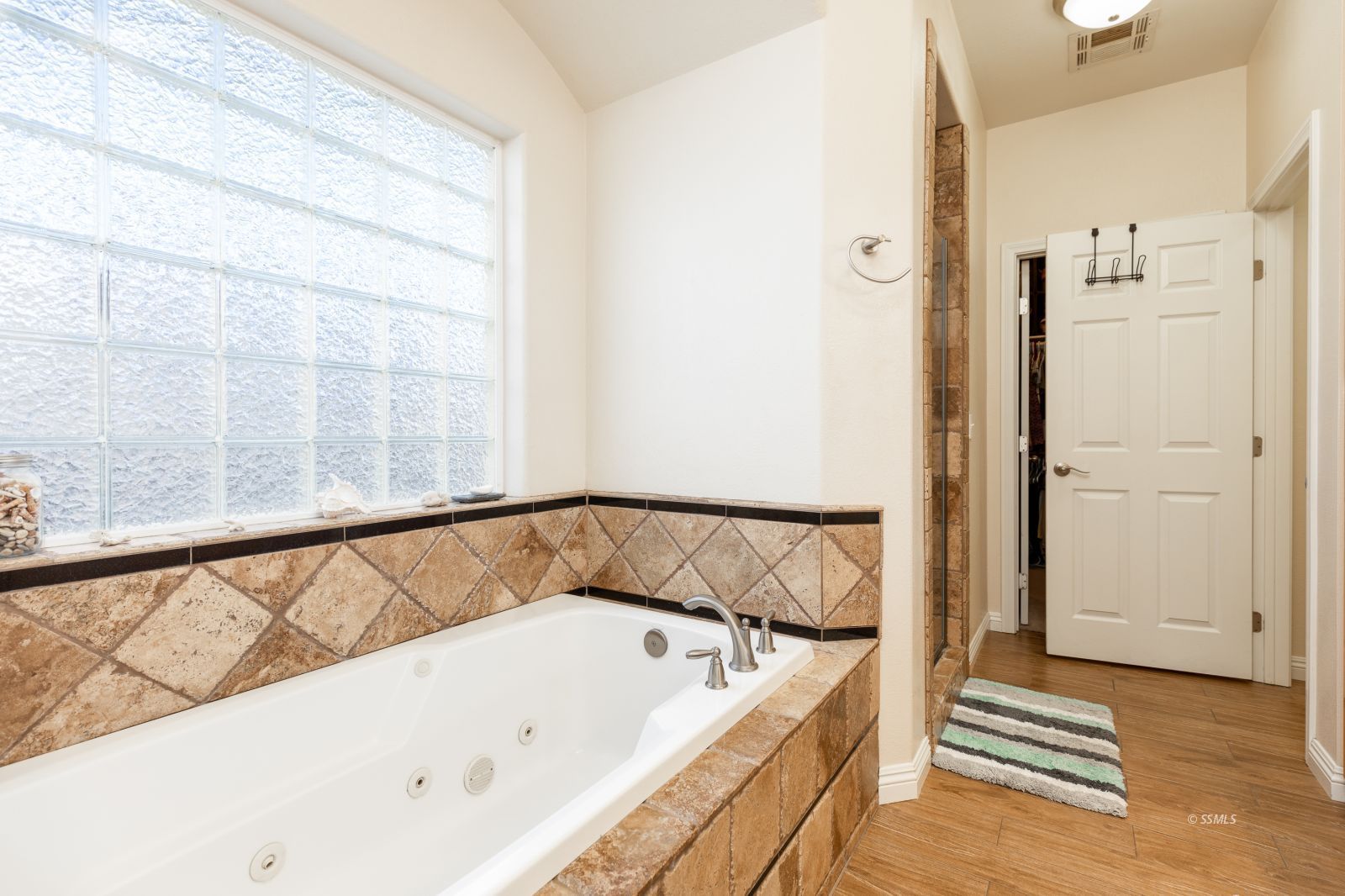 1219 Carolyn Street Ridgecrest, CA 93555 - Photo 19 of 47 a bathroom with a bathtub and shower